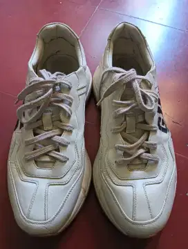 Di jual sepatu Gucci size 44, like new