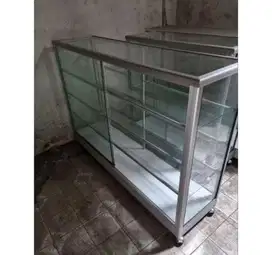 Etalase kaca - + 1,5 meter