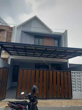 Rumah Baru 2 lantai di dalam town house Duren sawit Jakarta Timur