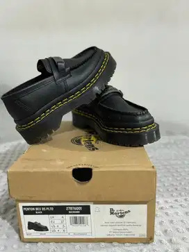 Dr. Martens Sepatu