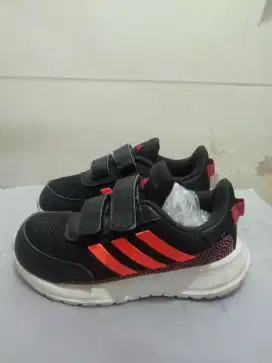 SEPATU AD1D4S ANAK
