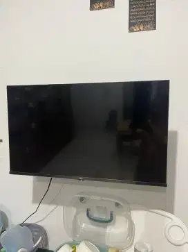 Televisi merk TCl 32 inch