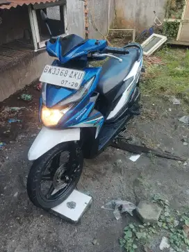 Beat ECO 2018 biru putih
