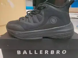 Jual Sepatu Basket anak no. 39