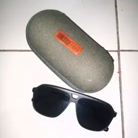 Kacamata Eiger Hitam