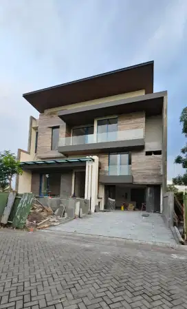 Pakuwon indah rumah baru swimming pool bagus mewah