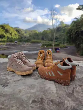 Sepatu Safety Boots Besi Tracking outdoor Gunung