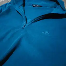 Sweater Eiger Biru