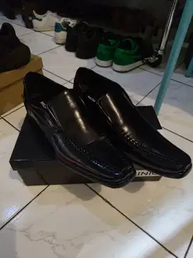 Jual sepatu Mollinic Pantofel Sw588 Original Black Size 42