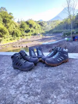 Sepatu Safety Boots Tracking Abu