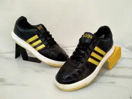 Sepatu Adidas size 44