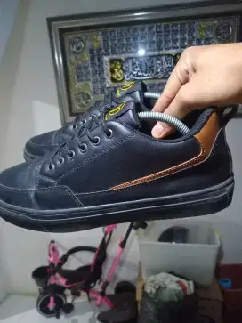 Dijual cepat Sepatu full black fashion