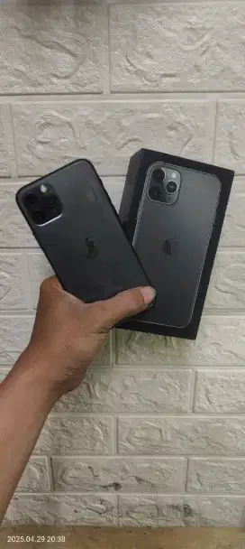 iPhone 11 pro  64 bh 100 minus layar pecah masih ORI