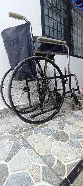 Kursi roda bekas