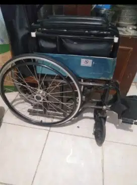 Kursi roda bekas