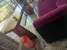 Meja solid plus sofa tunggal Kondisi juoooz