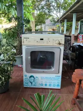 Mesin pengering laundry