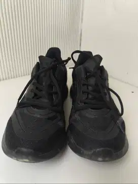 Sepatu Running Mills Trexmo Omega Warna Hitam Ukuran 43