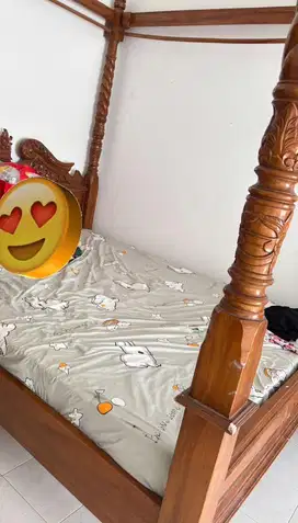 Tempat tidur jati