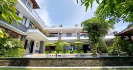 WALKING DISTANCE TO THE BEACH LUXURIOUS VILLA CANGGU BALI