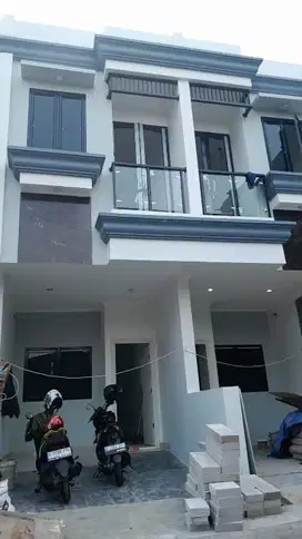 Rumah siap huni ada carpot di dekat Apart Green Pramuka Jakarta Pusat