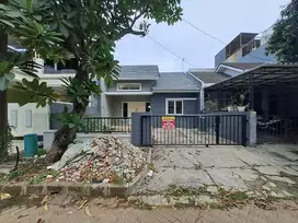 Turun Harga, Rumah siap huni , Boulevard, Barat,di Perum Victoria Park