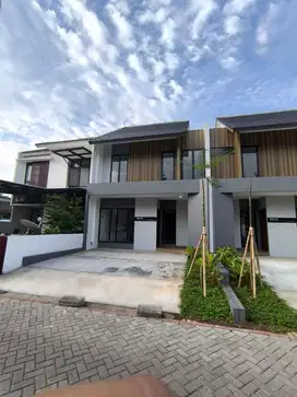 Rumah 2 lantai mewah  7X16 akses tol kunciran alam sutera