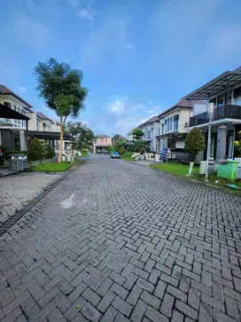 Dijual Rumah Cantik  Royal Residence Modern Minimalis Wiyung  Surabaya