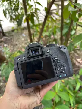 Canon rebel T6i atau canon 750d lensa 18 55mm is ii