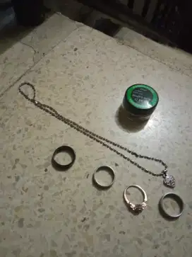Perhiasan  kalung  cincin