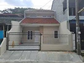 Rumah Sudah Direnovasi, Full Bangunan, 1,5 Lt, di Perum Griya Loka Bsd