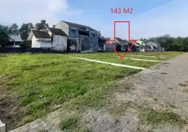 Jalan Besi Jangkang Tanah Didalam Perumaan UII