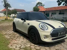 Mini cooper f56 twinturbo putih 2015