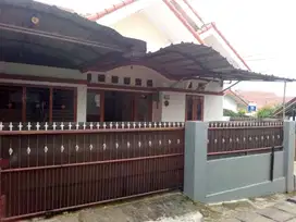 Di jual rumah secondary siap huni kavlingan raden saleh.
