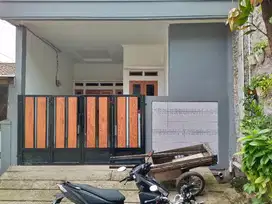 Rumah baru cantik strategis dalam komplek yang nyaman samping Jakarta