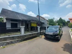 Dijual Rumah dengan Tanah Luas di Karangrejo Banyumanik Semarang