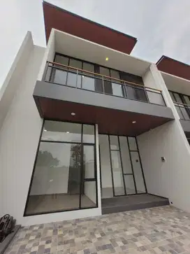 Rumah Modern Minimalis Asri dan Baru di Setraduta Bandung Utara