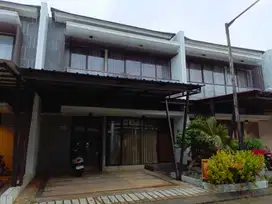 Rumah Bagus dan Luas di Sewakan di Golden City, Bekasi Utara