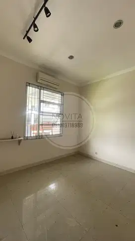 Dijual Rumah di Kelapa Gading - 2 1/2 Lantai, Unfurnished