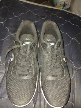 Sepatu joging second masih bagus