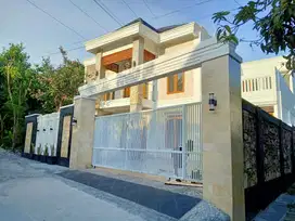 Disewakan Rumah Cantik Minimalis Halaman Luas Ada Bangunan Joglonya