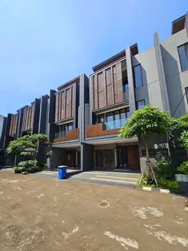 Rumah Dijual Pancoran. Private Townhouse. Dekat Patung Pancoran. NEGO