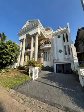 Dijual Rumah Pakuwon Indah dekat Graha Famili Citraland