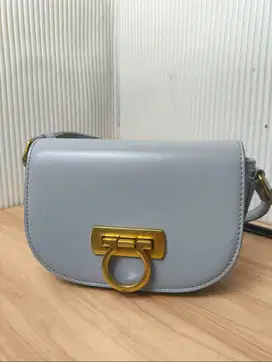 Tas Selempang Wanita Warna Abu Muda