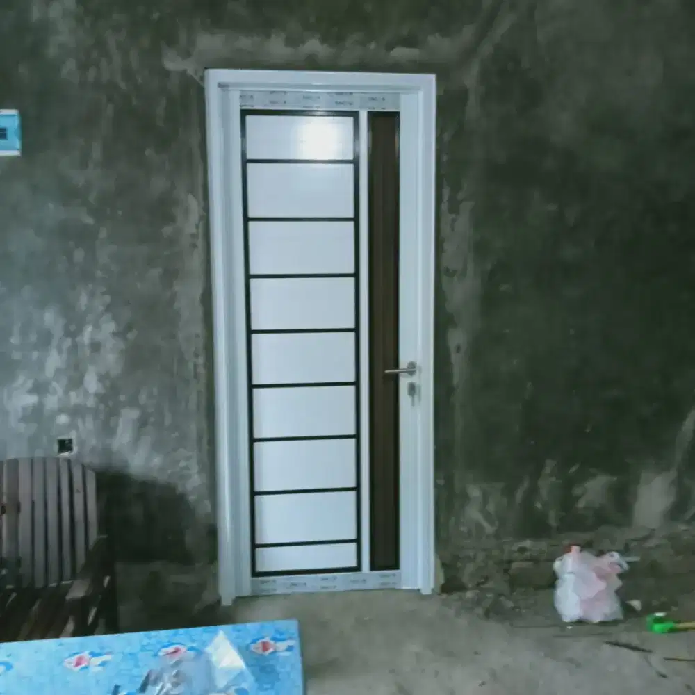 Kusen dan pintu aluminium kamar tidur warna putih