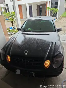 Dijual Mobil Mercedes-Benz E-Class