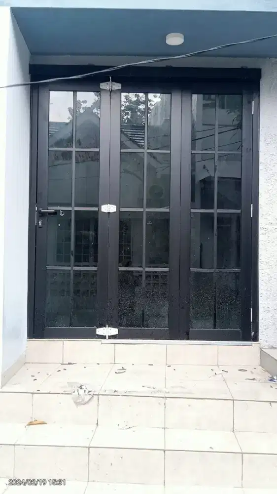 Pintu lipat aluminium 3 daun