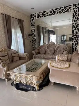 Dijual satu set sofa dan meja sultan