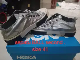 Sepatu second BALL