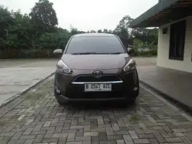 SIENTA V AT 2017 COKLAT METALIC